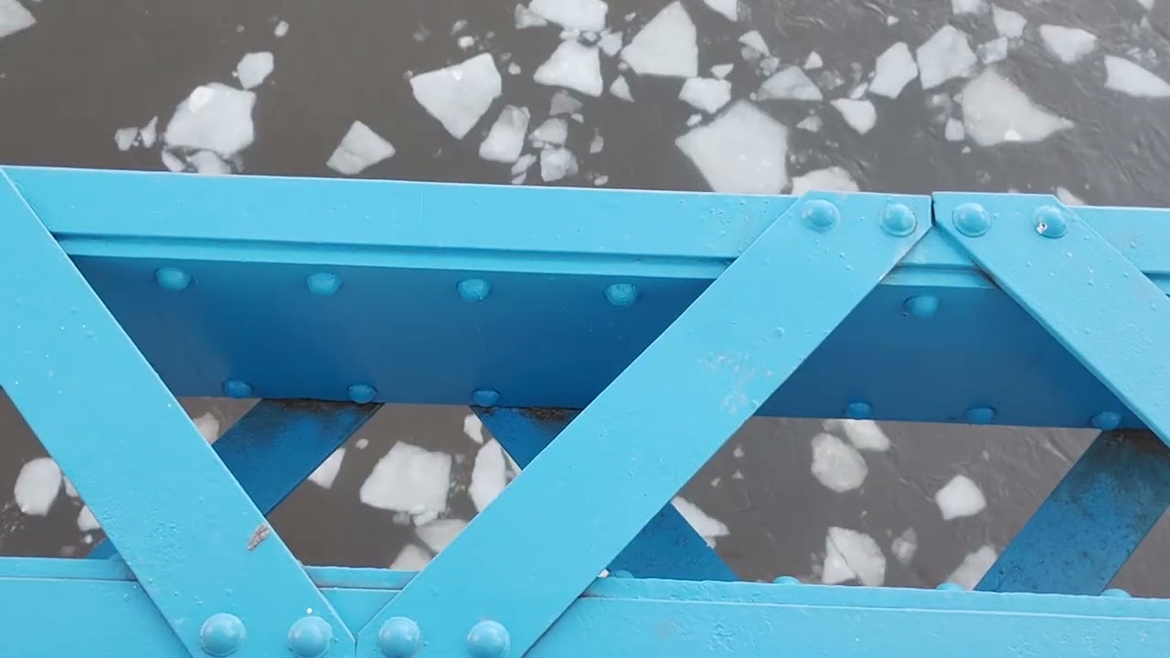 Ice Flows down the Grand River