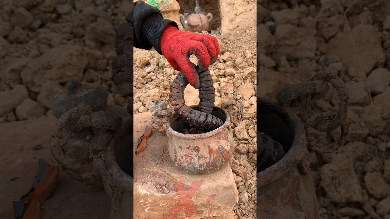 What is this strange treasure ⁉️🤯 #treasurehunt #treasurehunting #metaldetecting
