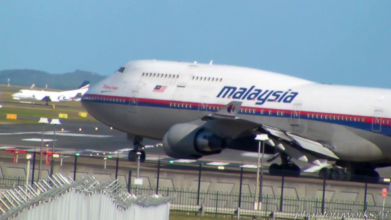 Malaysia Airlines 747-400 Takeoff Sydney Airport