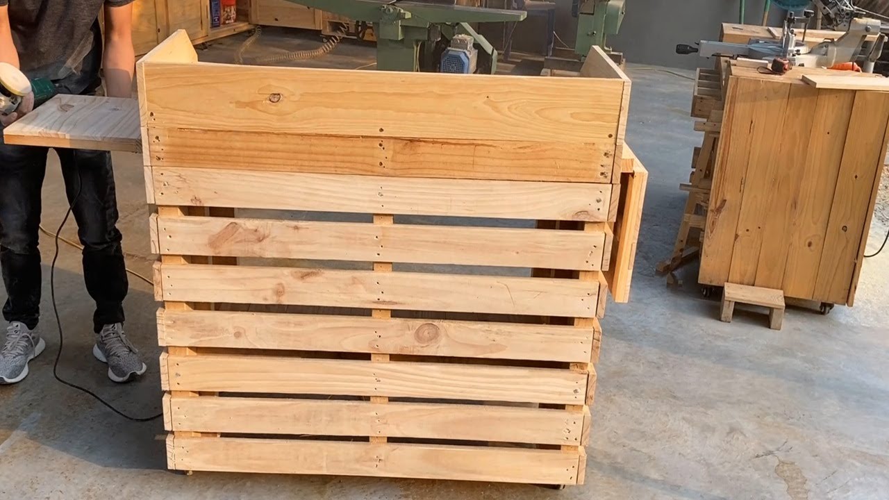 Great Idea For Processing Pallet Wood. Building A Bar Counter Made Of Expandable Pallet Wood
