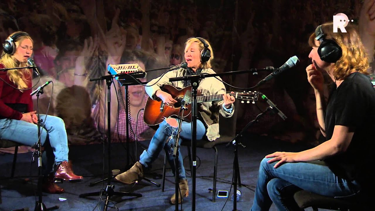 Lori Lieberman, Stevie Ann & Yori Swart - Killing Me Softly - Live uit Lloyd