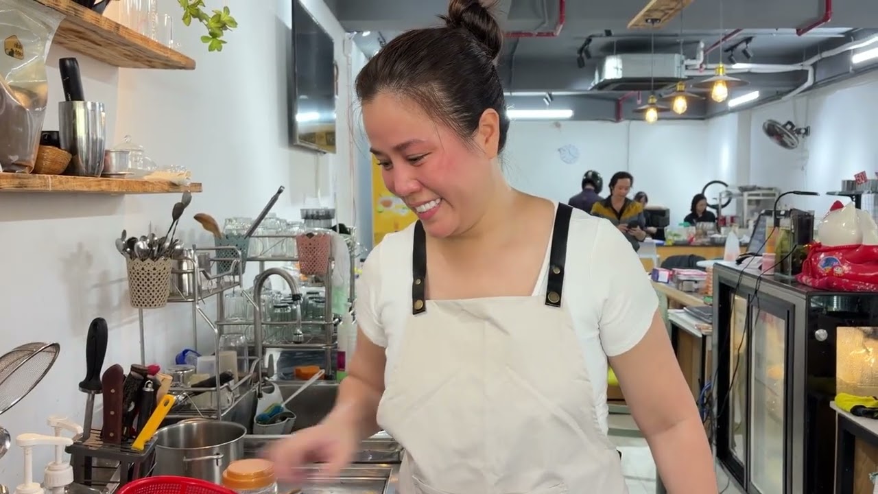 Vào Bếp cùng Vân nấu cơm trưa cho nhân viên tiệm bánh mì nha ạ !