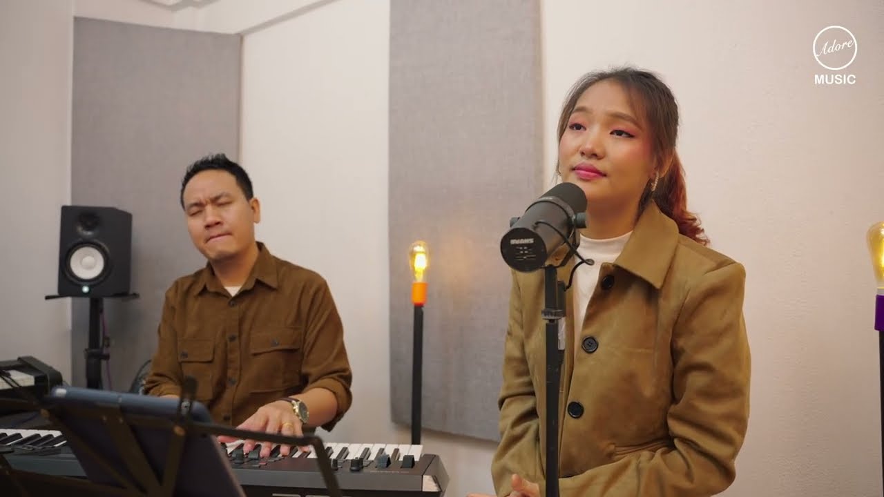 ကိုယ်တော်ရှင်အနား - Cover Song By Niang Lek