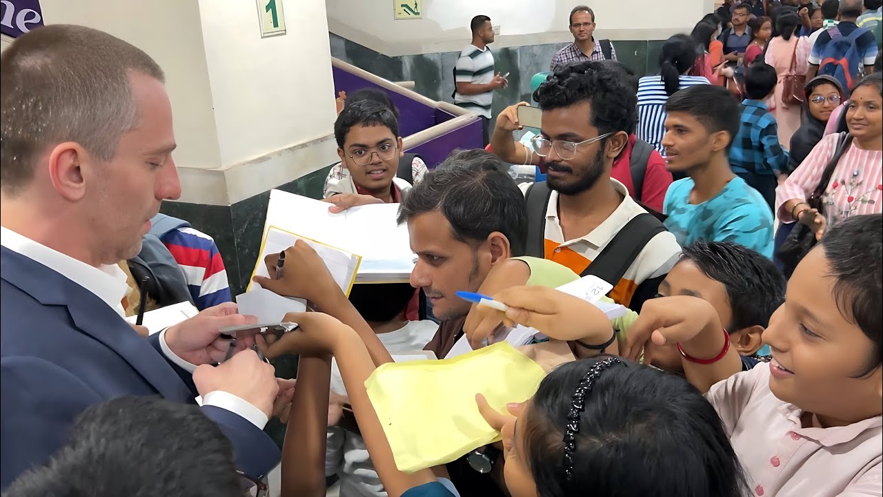 Fans Go Crazy To Meet Their Favourite Chess Players | Tata Steel Kolkata