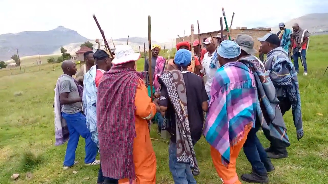 Abathembu base bebeza emaqheyeni