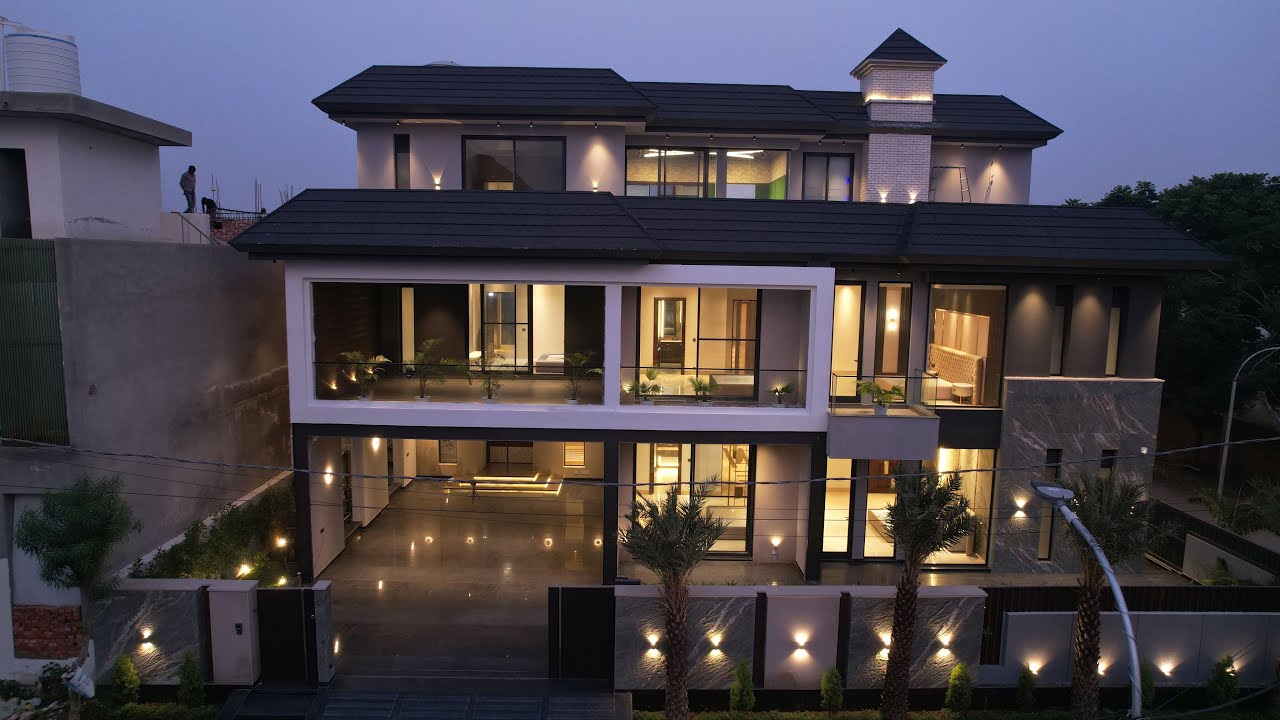 800 Yard Luxurious Contemporary 6+1 BHK Villa