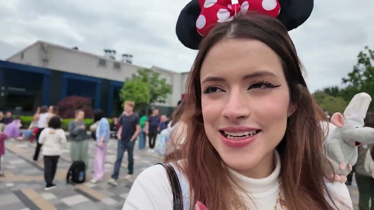VLOG - Como é a Disneyland Paris?? Restaurante mágico?? / Marcella Nery #disneylandparis #vlog
