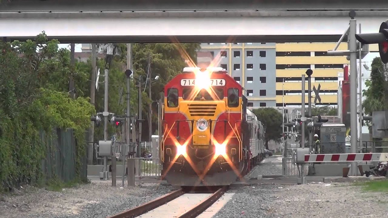 [HD|SRS'12] Florida East Coast Railway in Downtown Miami!
