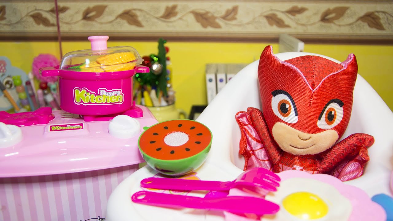 GUFETTA MANGIONA 😋 I PJ MASKS SUPER PIGIAMINI giocano e assaggiano il cibo [VIDEO EDUCATIVO]