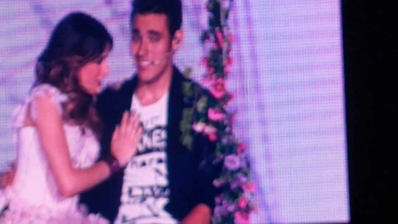 Podemos Violetta y Leon - Concierto Violetta Sevilla 10.12.13