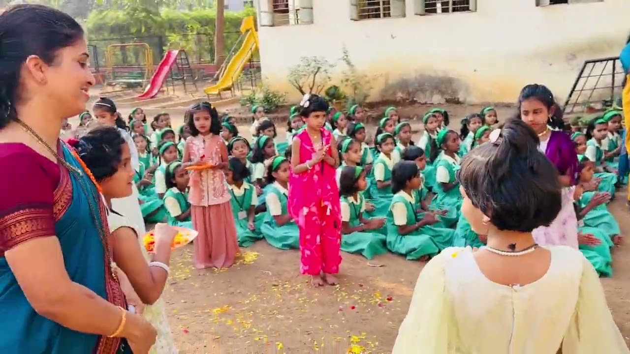 आपल्या कर्तृत्वाने इतिहास घडविणाऱ्या प्रतीक रुपातील थोर महिलांचे महिला दिनाच्या बालसभेत स्वागत 🥰