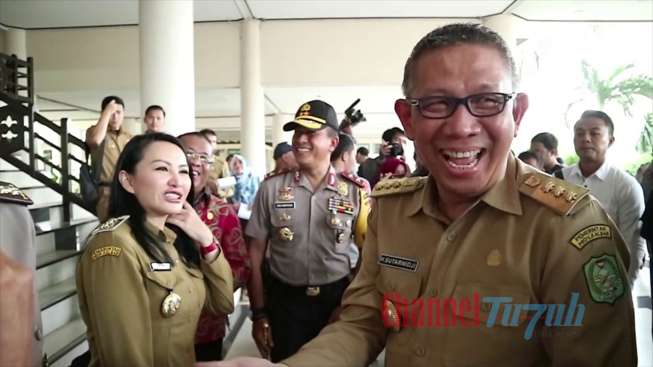 Keseruan Gubernur Kalbar dan Bupati Landak Saat Bercerita
