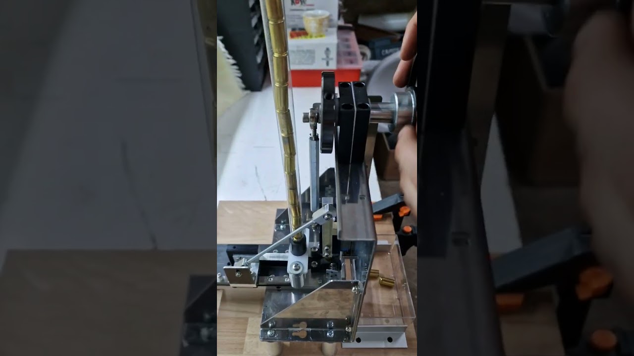 Decapsulatrice automatica di inneschi per cal. 9x21