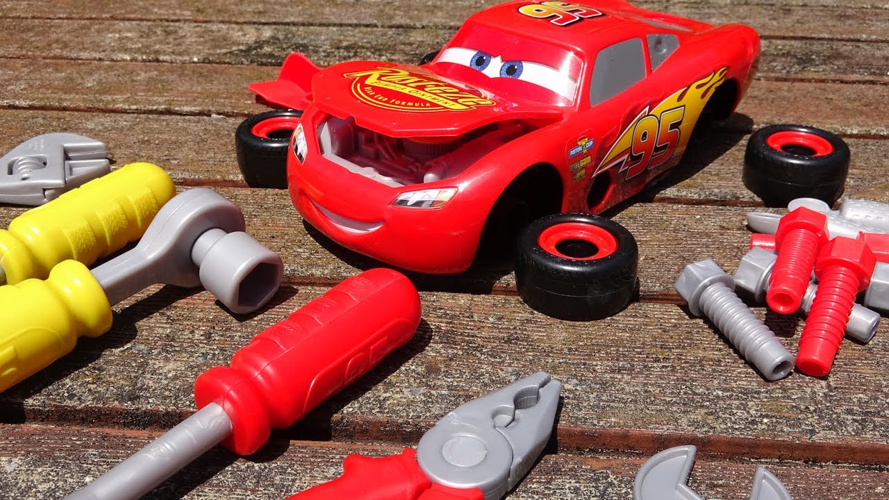 Disney cars. Find and build McQueen parts!