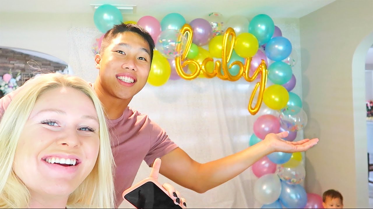 Everyone Guesses The Gender Of Baby #3 (Baby Sprinkle)