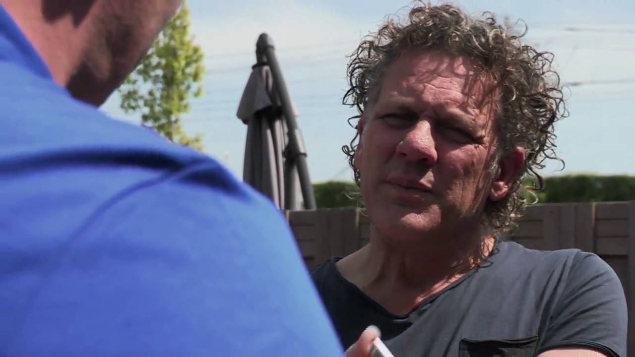 Kees van der Spek ontmoet Daan en zijn buddyhond Alia