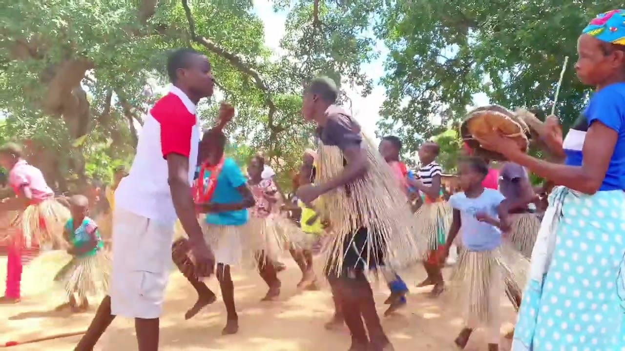 Dança TRADICIONAL do povo NDAU Moçambique-África