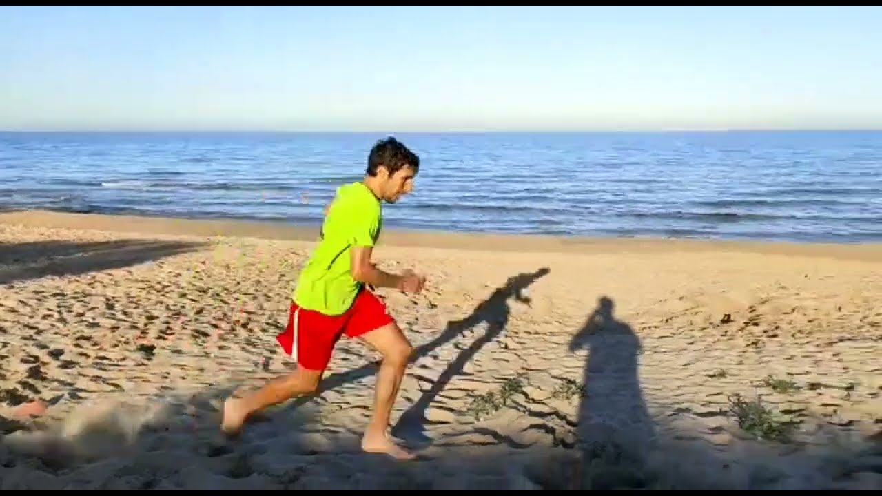 Ejercicios de condición física de potencia y fuerza-resistencia en la playa