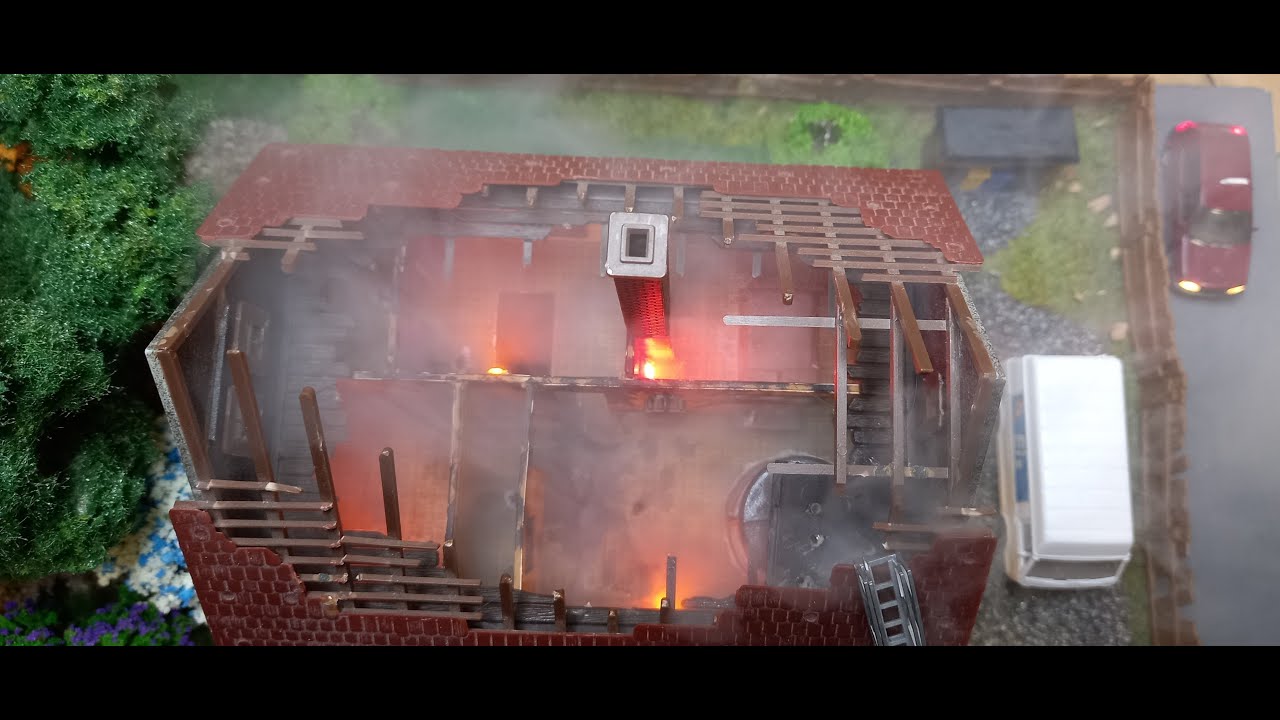Diorama Brennendes Haus 1:87 mit Nebel und Blaulicht