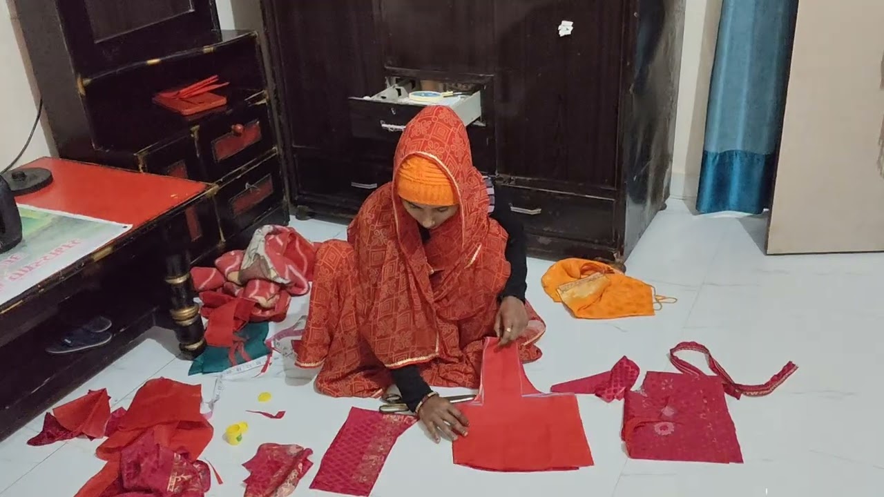 Kapde ki katings karte hua 