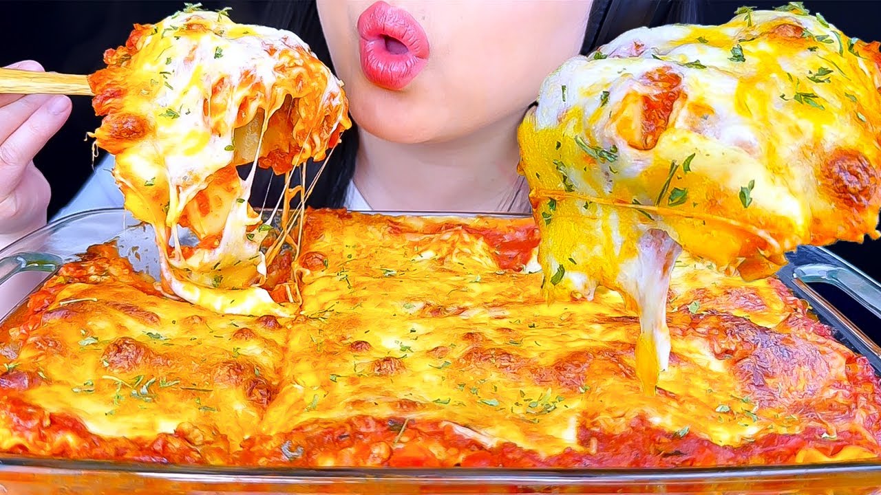 ASMR CHEESY LASAGNA **SO YUMMY!!** (EATING SOUNDS) ASMR Phan