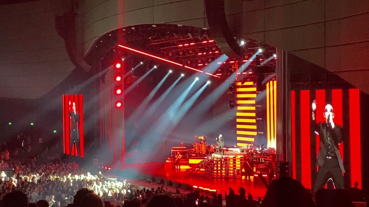 Pitbull performs Feel This Moment live at Zappos Theater, Las Vegas, 2021.09.18