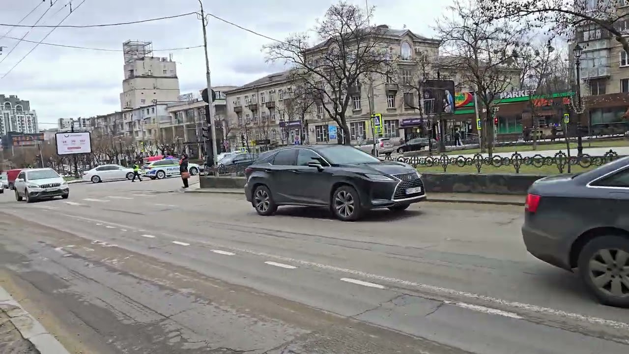 Кишинёв. Утром на бул.Г.Виеру, пр.Молодёжи 25 февраля 2026.