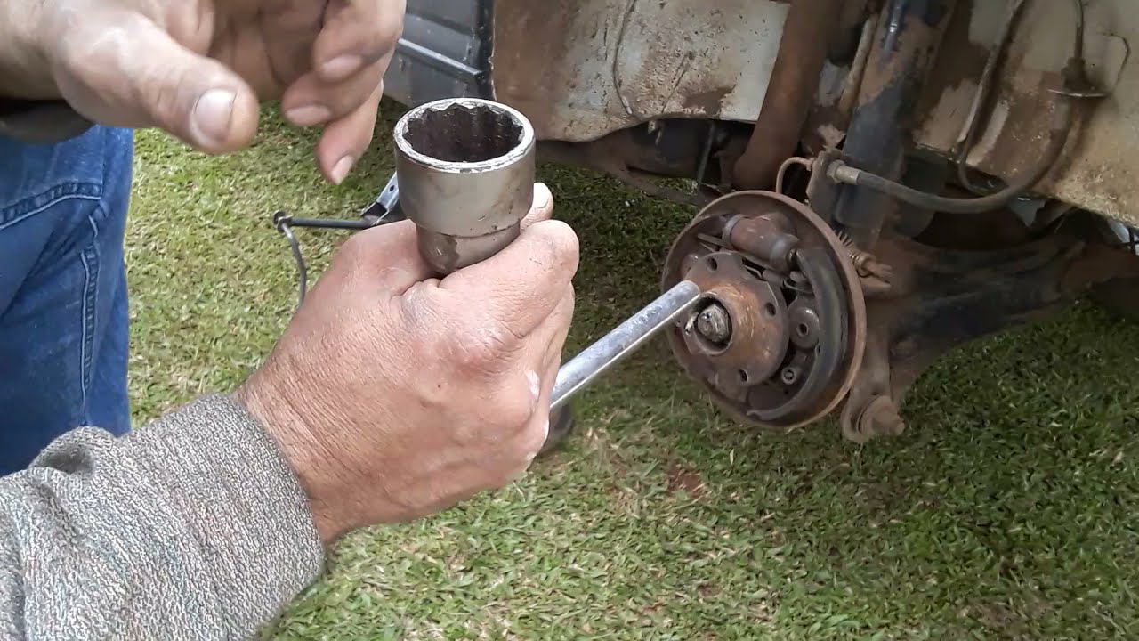 COMO TROCAR CUBO DE RODA TRASEIRO FIAT FIORINO... TROCADO EM CASA FÁCIL