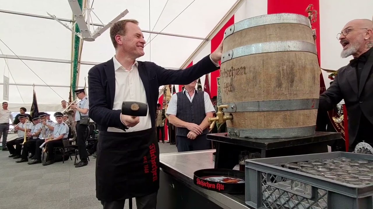 Düsseldorf - Rheinkirmes Eröffnung 2023 durch Oberbürgermeister Dr. Stephan Keller mit Fassanstich