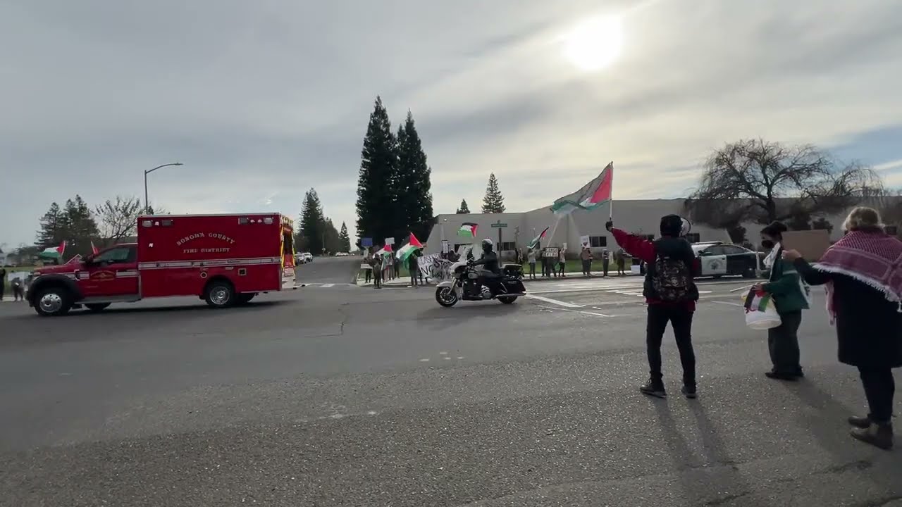 Protesters at first lady's Sonoma County airport arrival