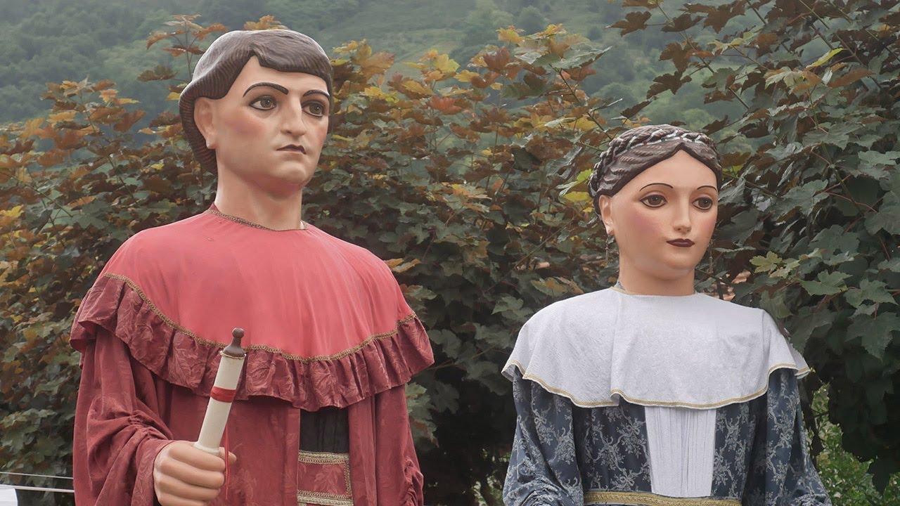 LESAKAko Erraldoi eta Buruhandien Konpartsa - Comparsa de Gigantes y Cabezudos de LESAKA