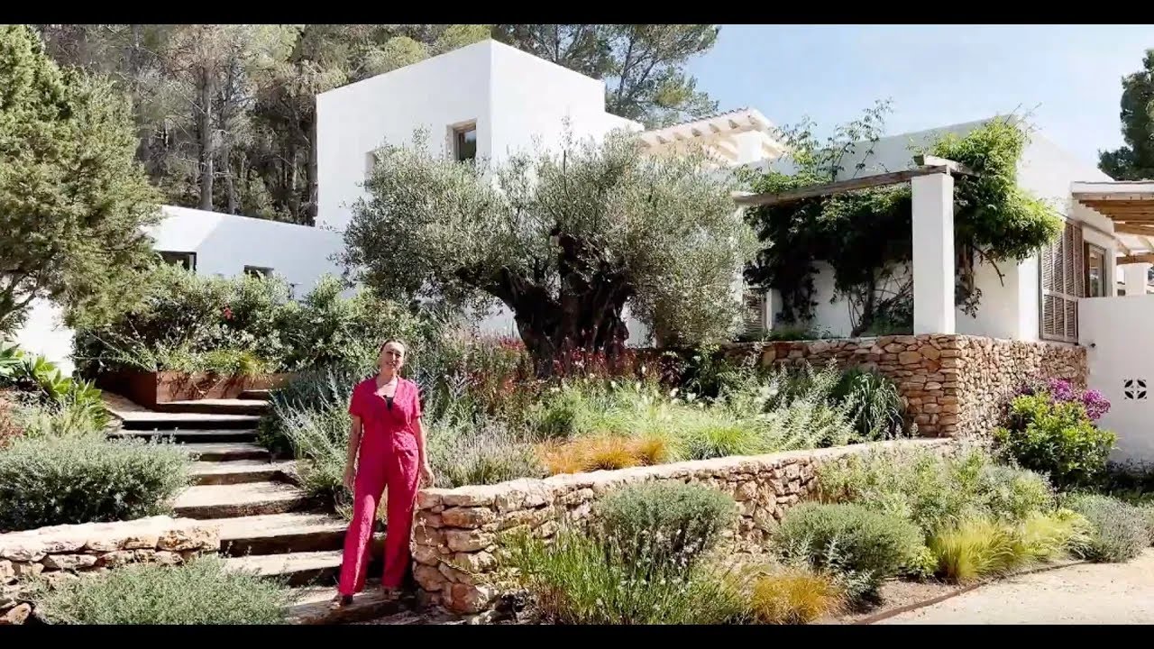 Sold! - Renovated 7-bedroom villa for sale with beautiful sea views in the Benimussa valley