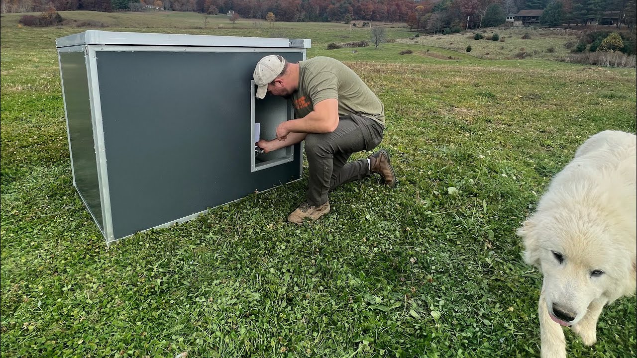Farmandyard products.com - Cozy Cube XL Insulated Dog House! Discount Link In Description!