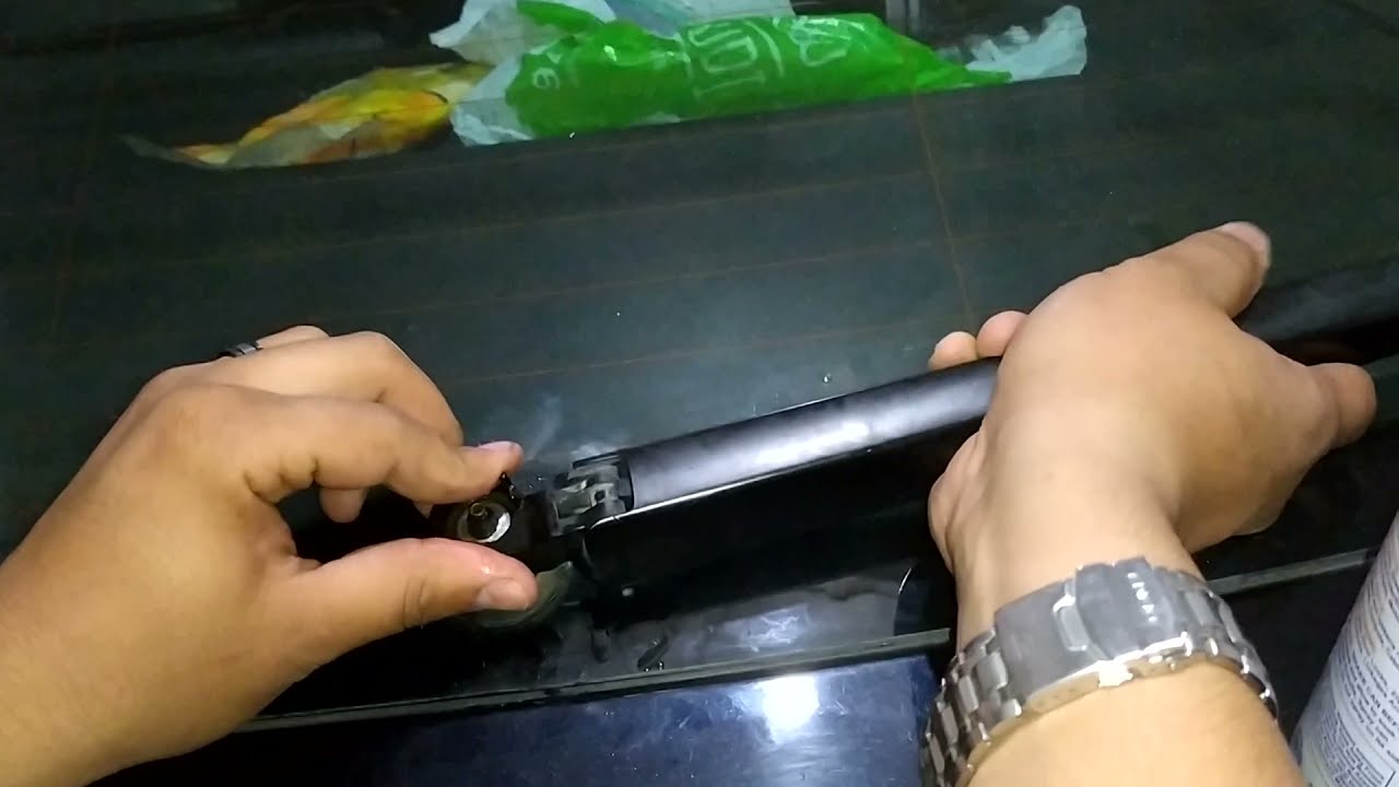 how to change rear wiper arm & blade  .. ازاي تغير المساحه الخلفيه لأي عربيه