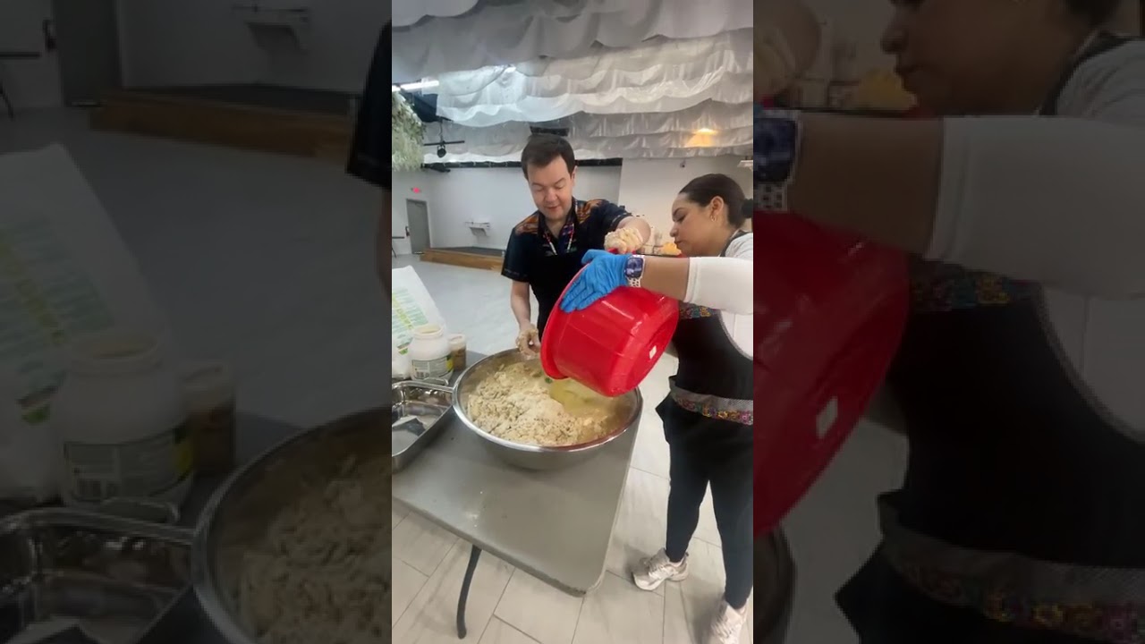 🔔PADRE Adam Kotas🔔HACIENDO DELICIOSOS TAMALES!✝️✨💖⛪3040 W Cheyenne Ave✨SantSan Benito⛪702-330-0035✝️