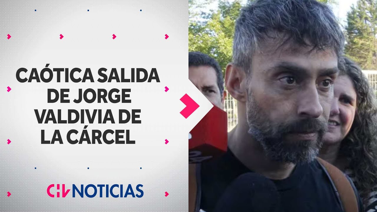 Sonriente y entre aplausos: La caótica salida de Jorge Valdivia de la cárcel de Rancagua