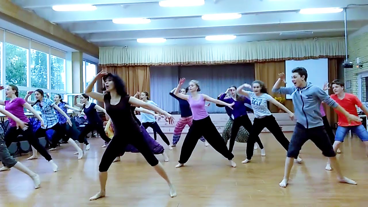 Tattad Tattad (Ramji Ki Chaal), IDG Mayuri, Petrozavodsk