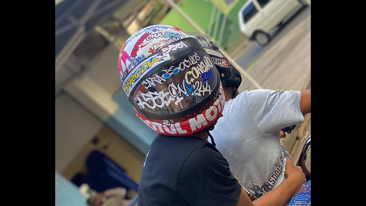 Os Melhores Capacetes Adesivados Envelopados e Personalizados de Moto