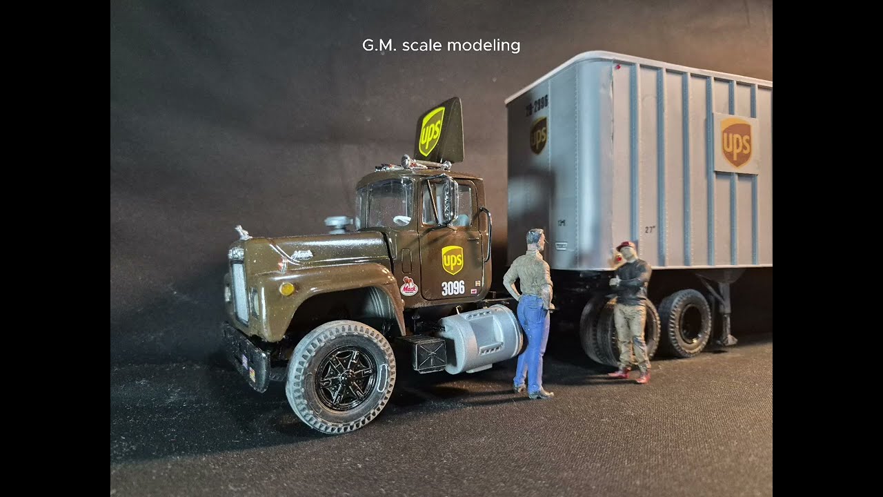Mack R685ST Semi Tractor Double Header Tandem Van Trailers 1/25 Scale Model Kit