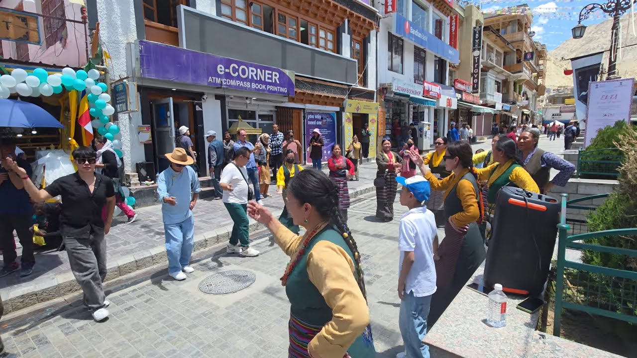 Leh market and monastery 