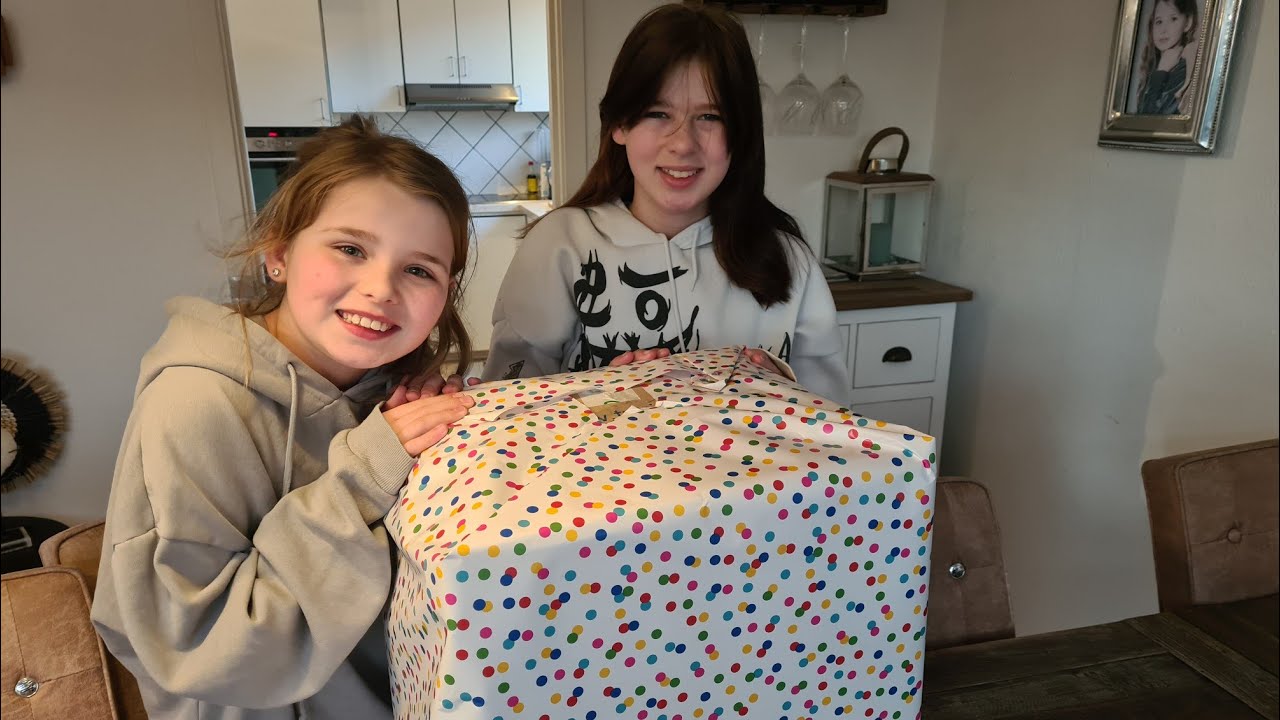 Sofia får en fødselsdagsgave på forskud 🎁😃🤩