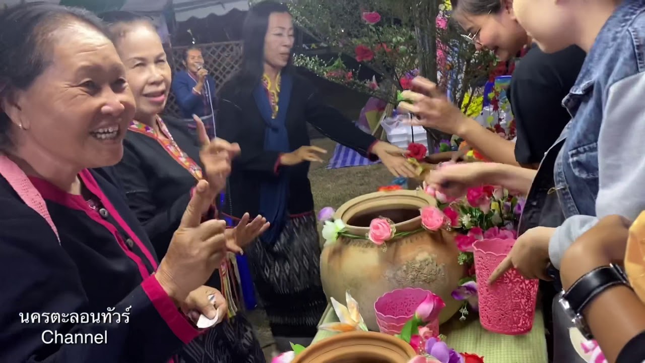 ชมบรรยากาศในยามค่ำคืนงานธรรมะธรรมชาติวัฒนธรรมซับเพิ้งเมิงภูอ้อมกับบรรยากาศงานวัดแบบเก่า ๆ ที่นี่ครับ