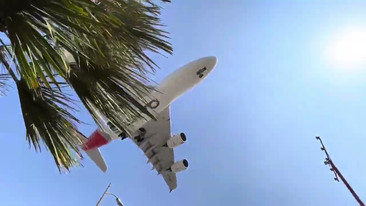 Reach out and touch the Qantas A380!