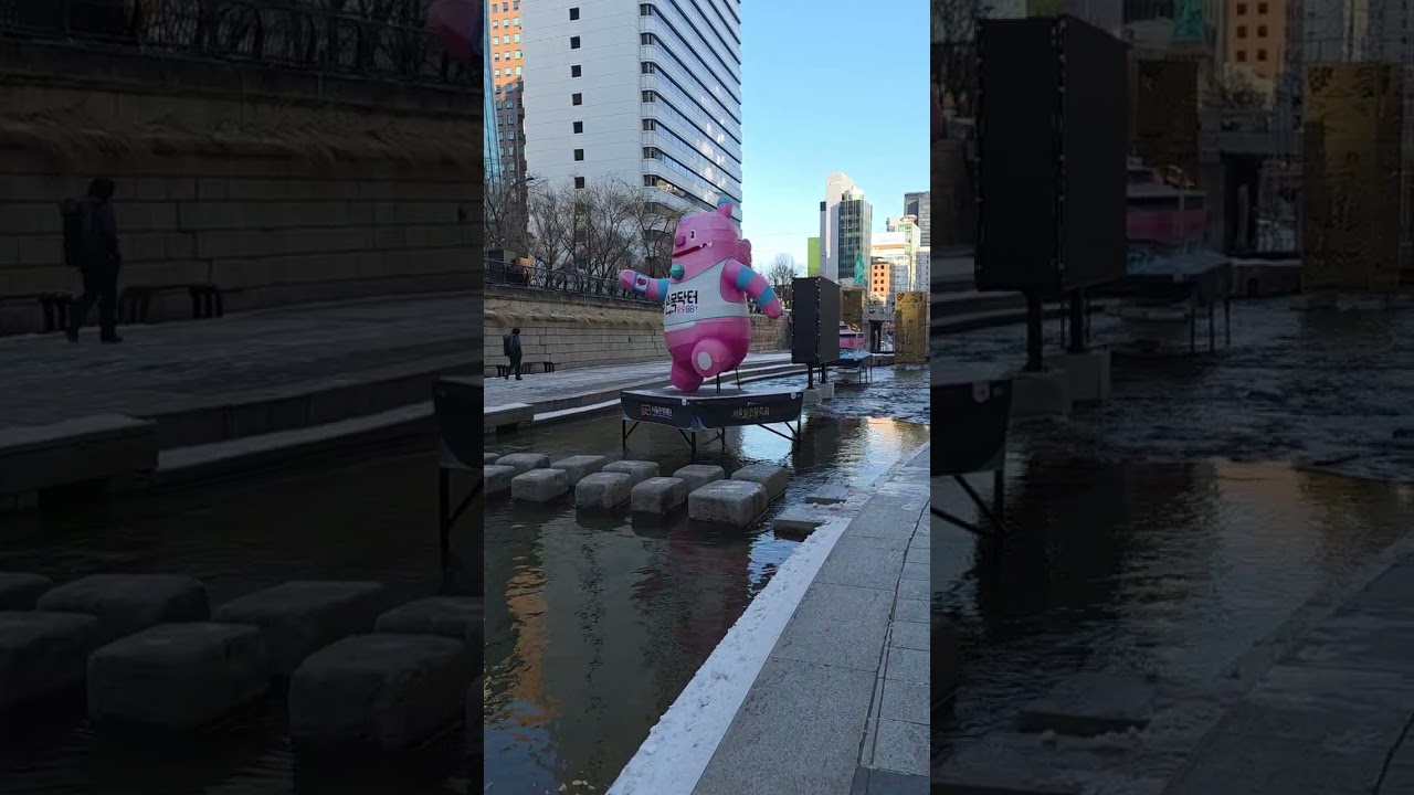 This Is Winter in Seoul 🇰🇷❄️ | Snowy Stream Walk #winterinseoul #snowinseoul #cheonggyecheon