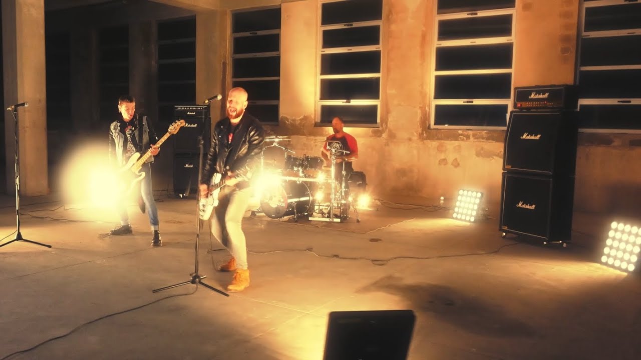 ENGANTXADOS - Retransmitiendo (videoclip oficial)