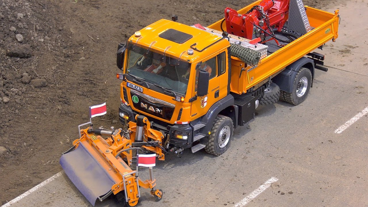 Incredible RC Street Cleaning Truck!