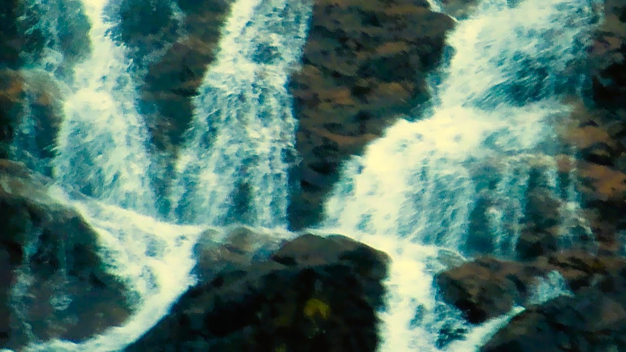La cascata del Pizzolo lungo il corso del torrente Sellero - Paisco Loveno (BS)