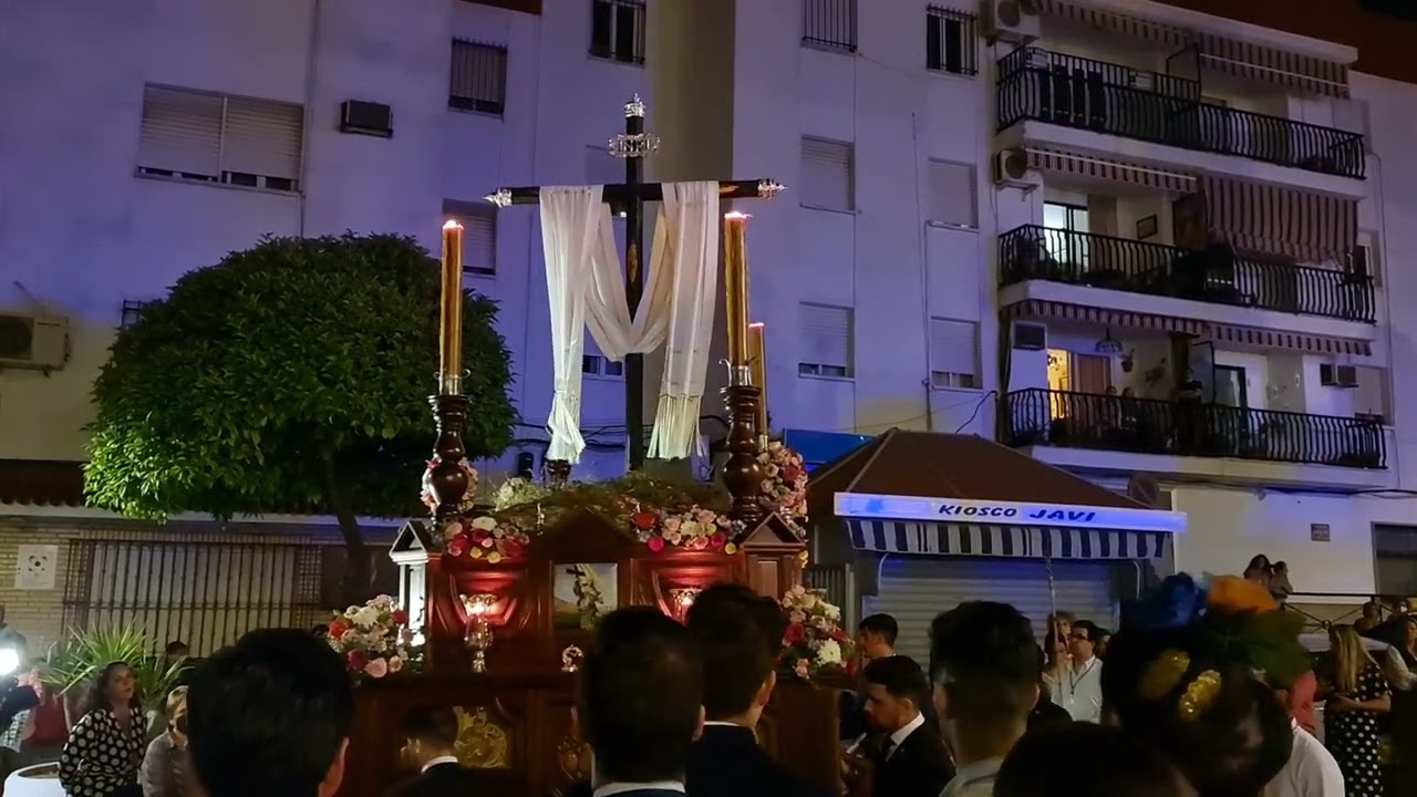 Cruz de Mayo de la Hermandad de Belén de Pilas 2022. Nuestro Señor y Gloria por AM Magdalena Arahal.
