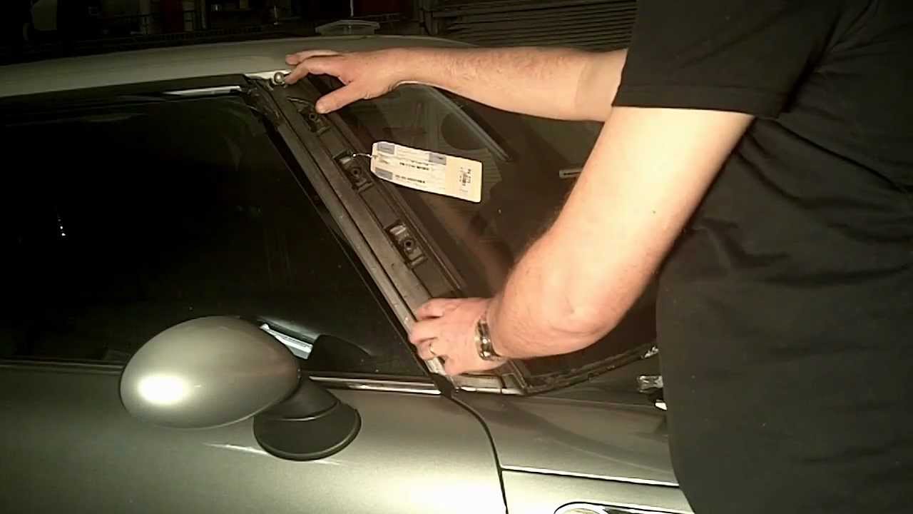 Mini Coopes S 2006 - A-Pilar and Front Trim details