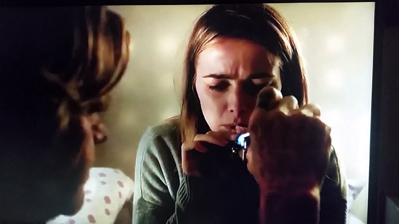 Shameless - season 5 episode 11 - drugs actuall: Bianca and Frank smoke crack